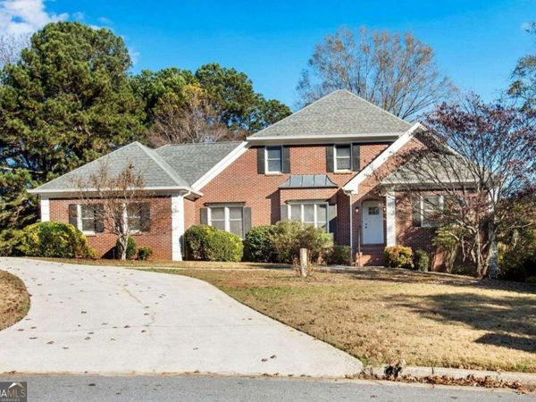 1019 Henna Court SE, Conyers, GA 30013