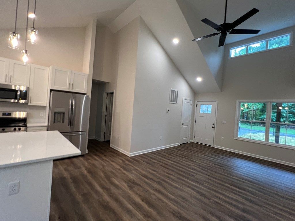 633 Shorewood Dr, Colonial Beach, VA 22443 Main Photo