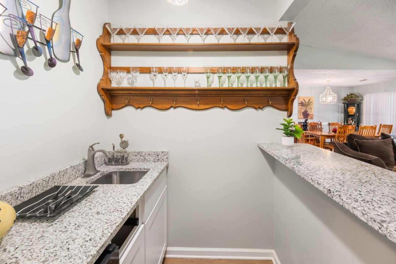 502 Upland Place Photo 6