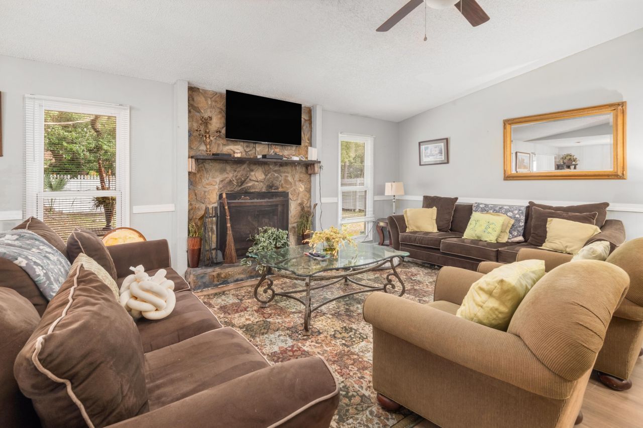 502 Upland Place Photo 7