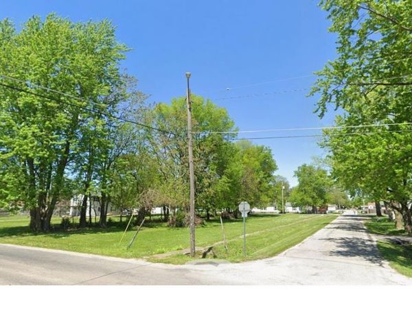 403 S 4TH Street, Girard, IL 62640