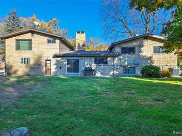 35163 Dumbarton Street, Harrison Twp, MI 48045