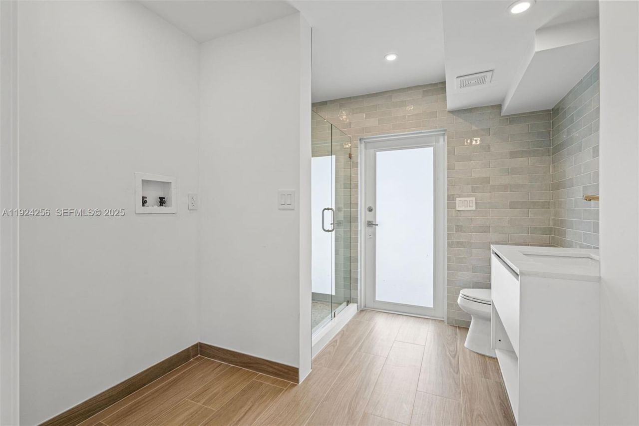 201 SE 12th St, Pompano Beach, FL 33060 Photo