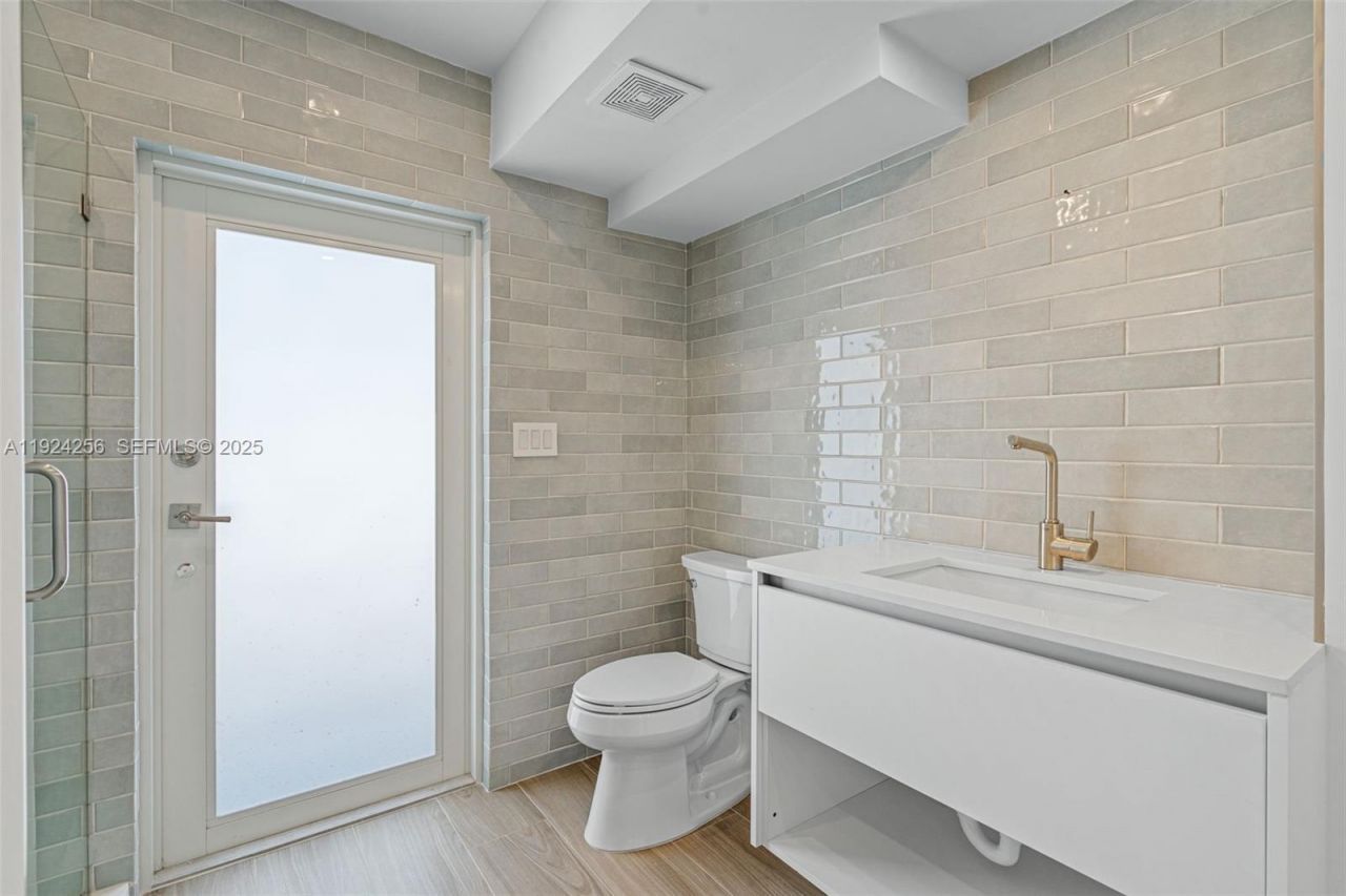 201 SE 12th St, Pompano Beach, FL 33060 Photo