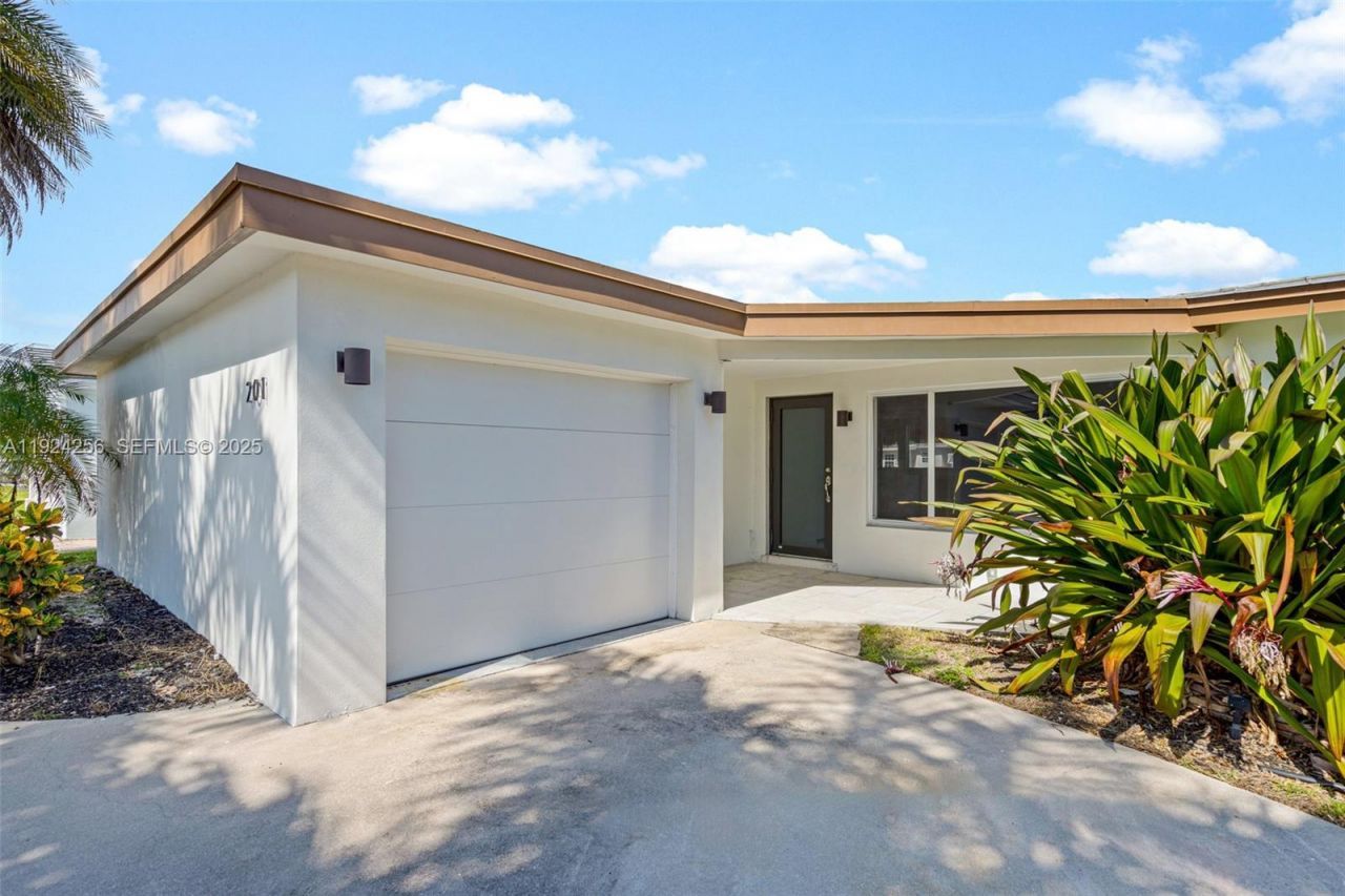 201 SE 12th St, Pompano Beach, FL 33060 Photo