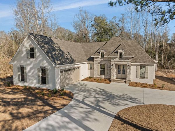 52 Buckskin Dr., Hattiesburg, MS 39402