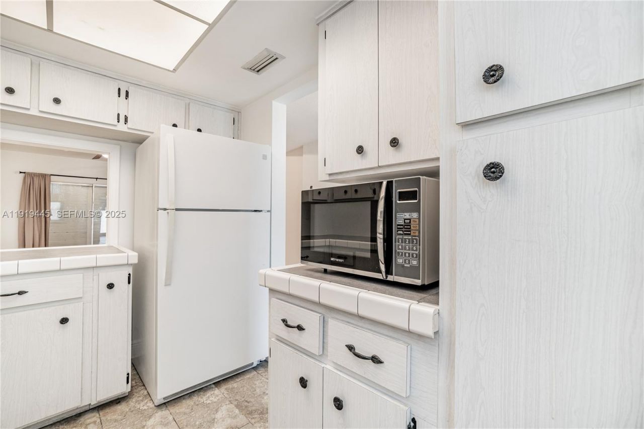 5800 Margate Blvd, Unit 812-8, Margate, FL 33063 Photo