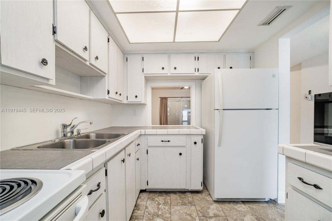 5800 Margate Blvd, Unit 812-8, Margate, FL 33063 Photo