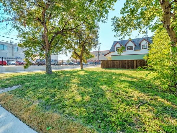 801 W Morphy Street, Fort Worth, TX 76104