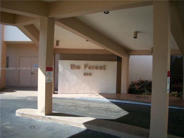 900 St Charles Pl, Unit 208, Pembroke Pines, FL 33026