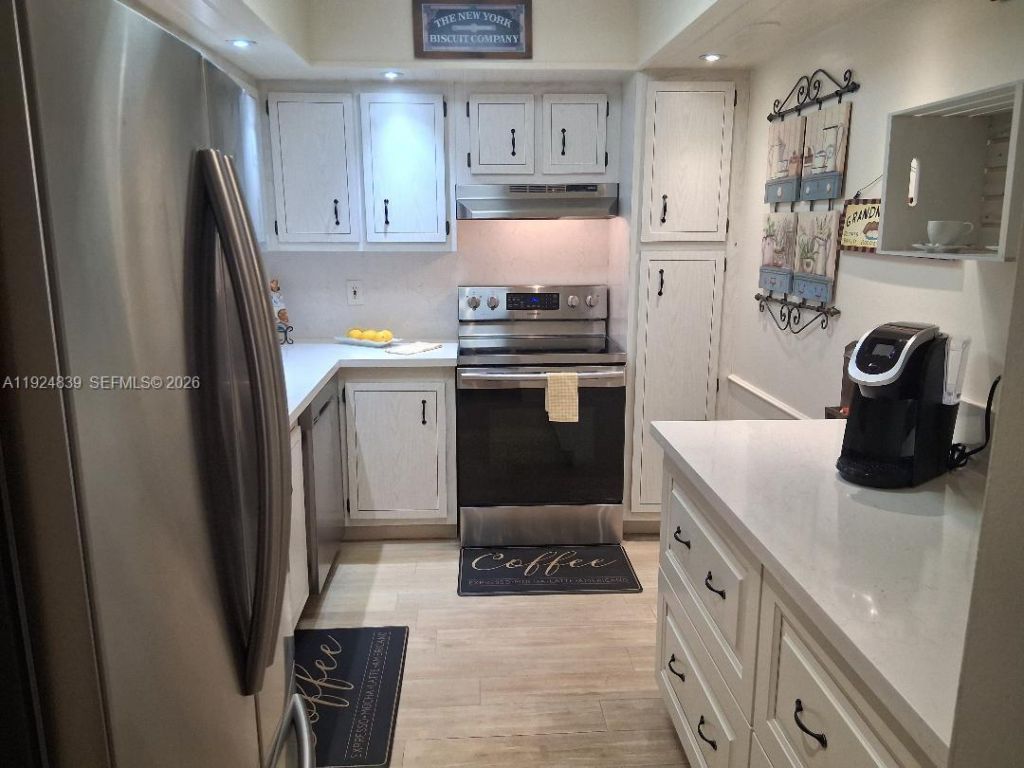 900 St Charles Pl, Unit 208, Pembroke Pines, FL 33026 Photo