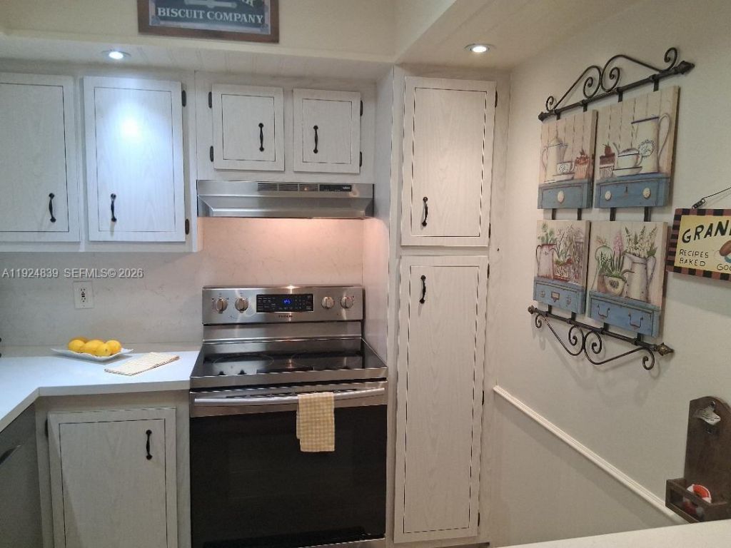 900 St Charles Pl, Unit 208, Pembroke Pines, FL 33026 Photo