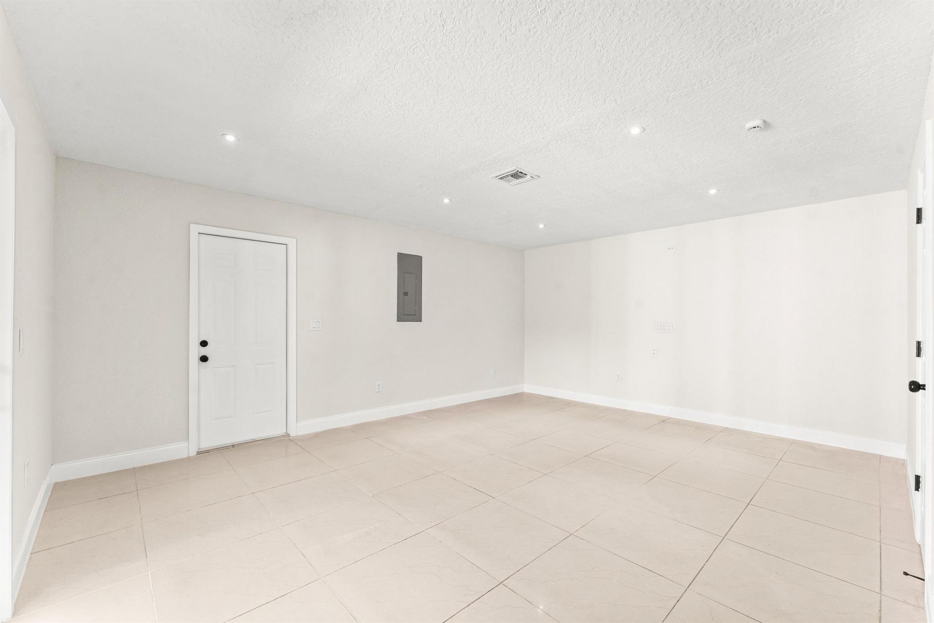 18055 W Sycamore Drive, The Acreage, FL 33470 Photo