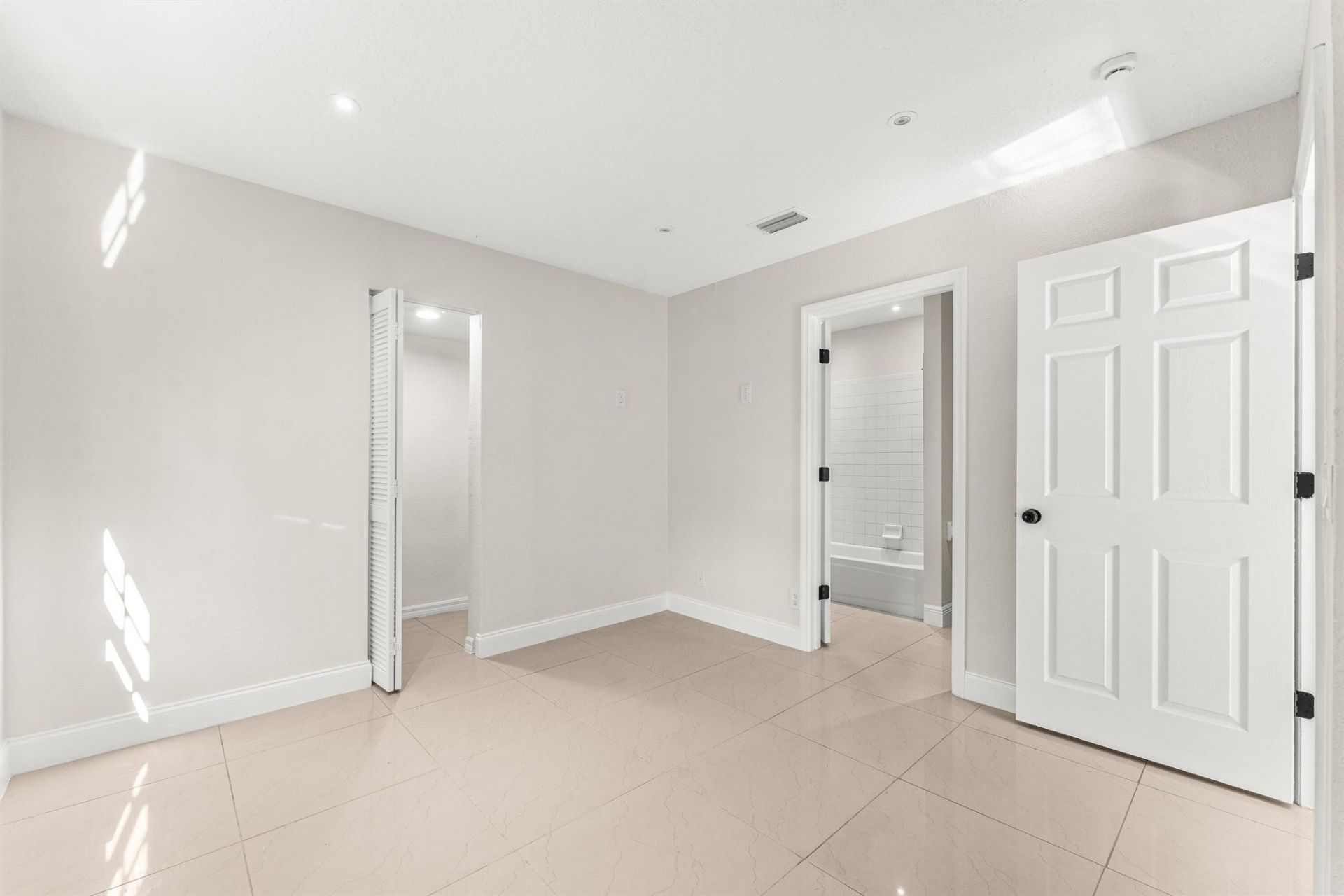 18055 W Sycamore Drive, The Acreage, FL 33470 Photo