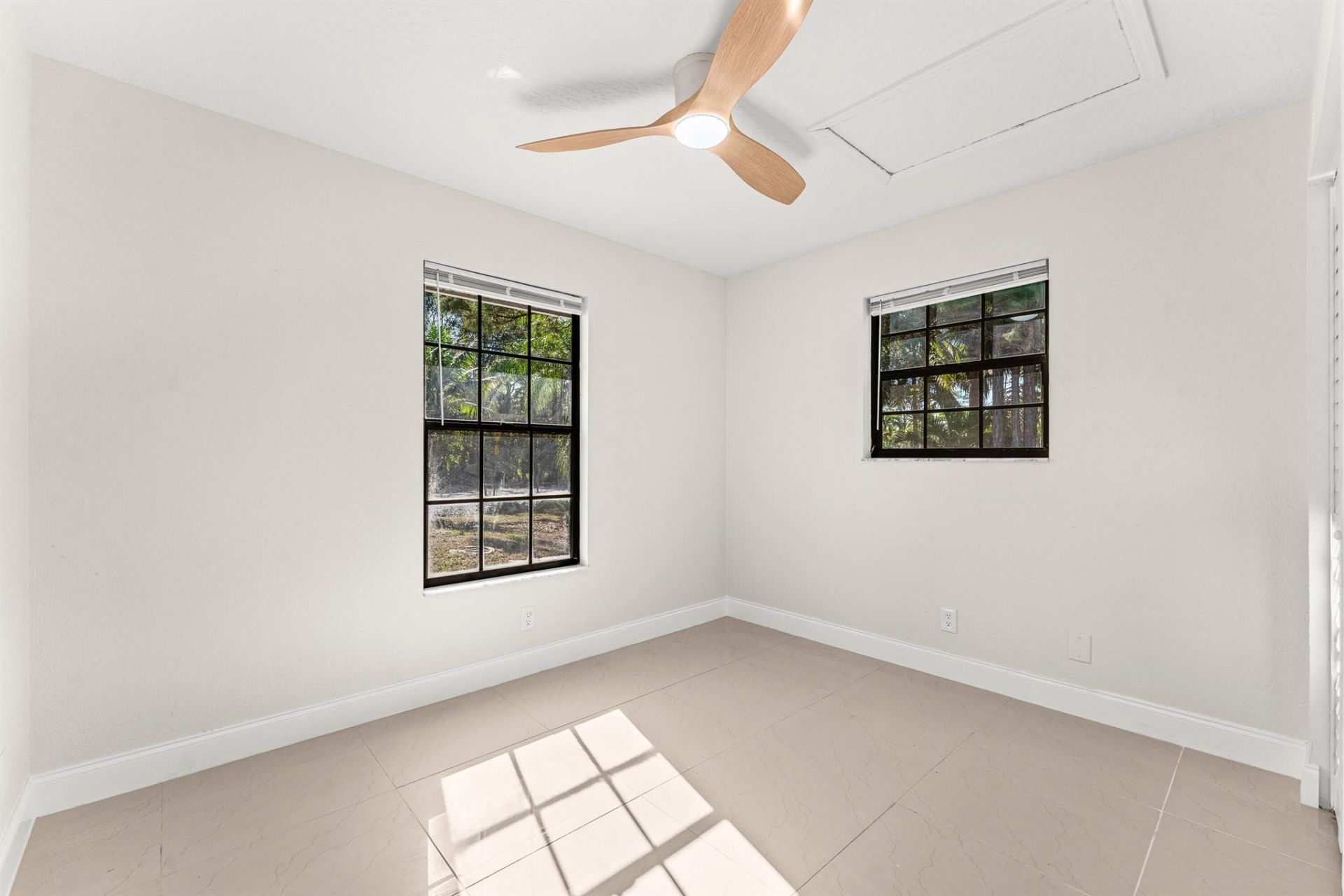 18055 W Sycamore Drive, The Acreage, FL 33470 Photo