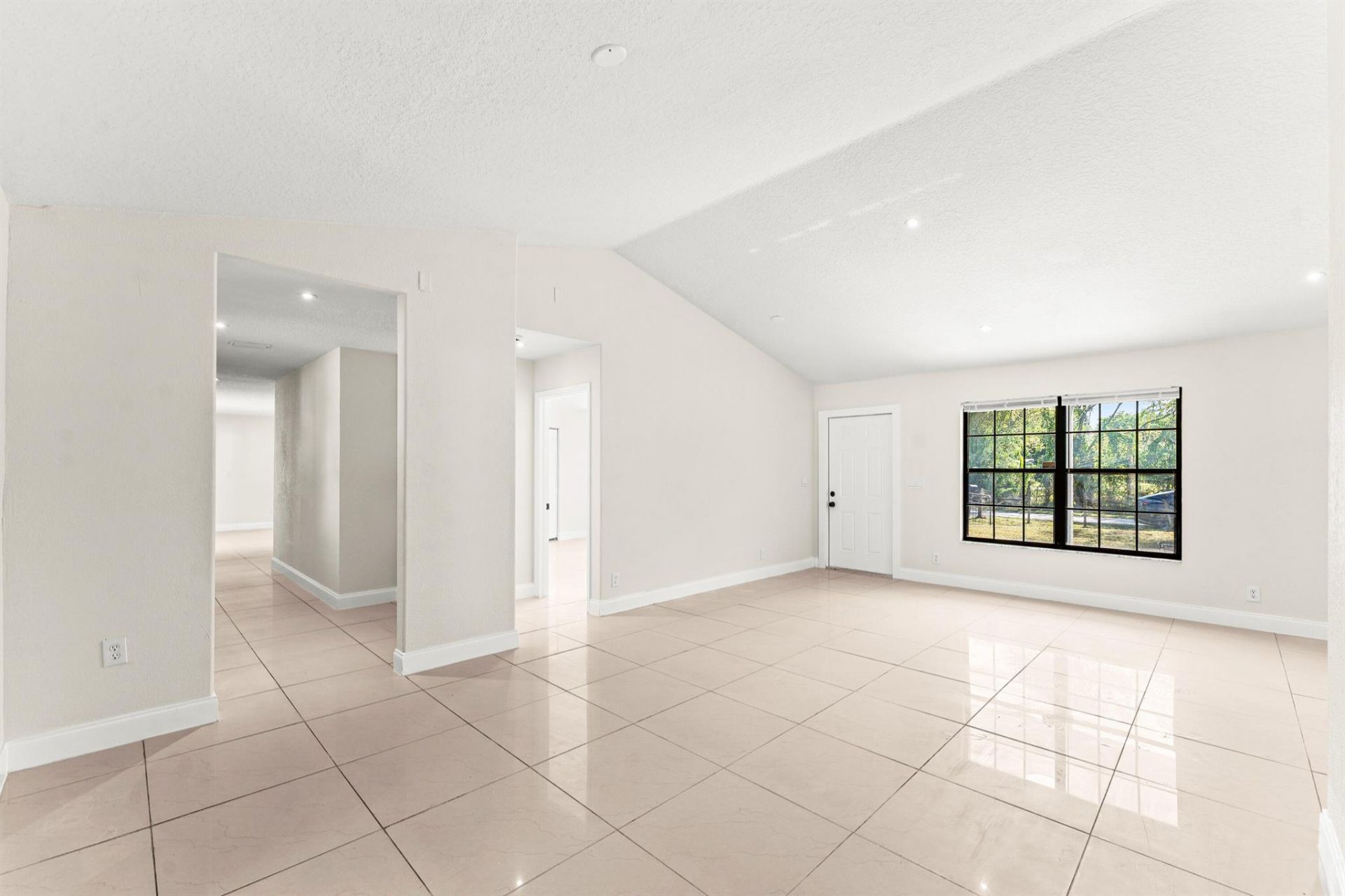 18055 W Sycamore Drive, The Acreage, FL 33470 Photo