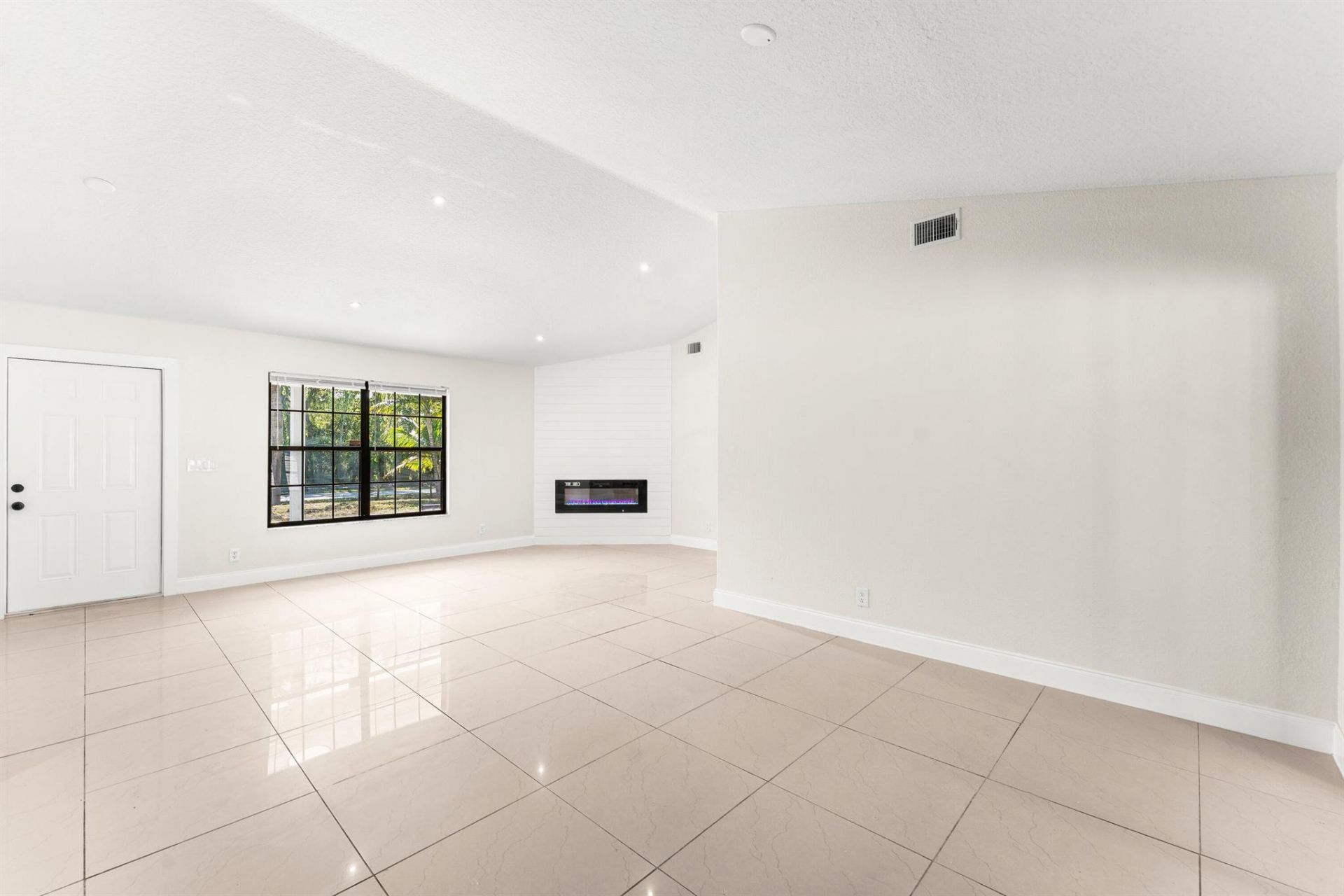 18055 W Sycamore Drive, The Acreage, FL 33470 Photo