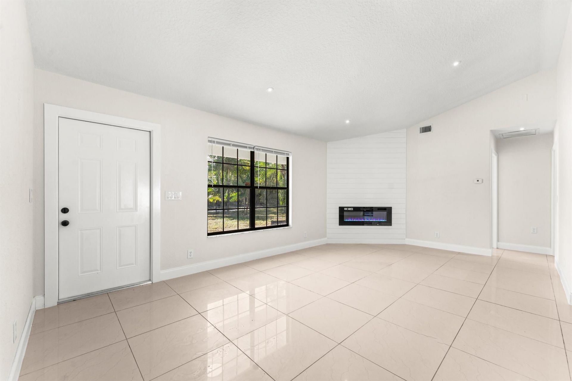 18055 W Sycamore Drive, The Acreage, FL 33470 Photo