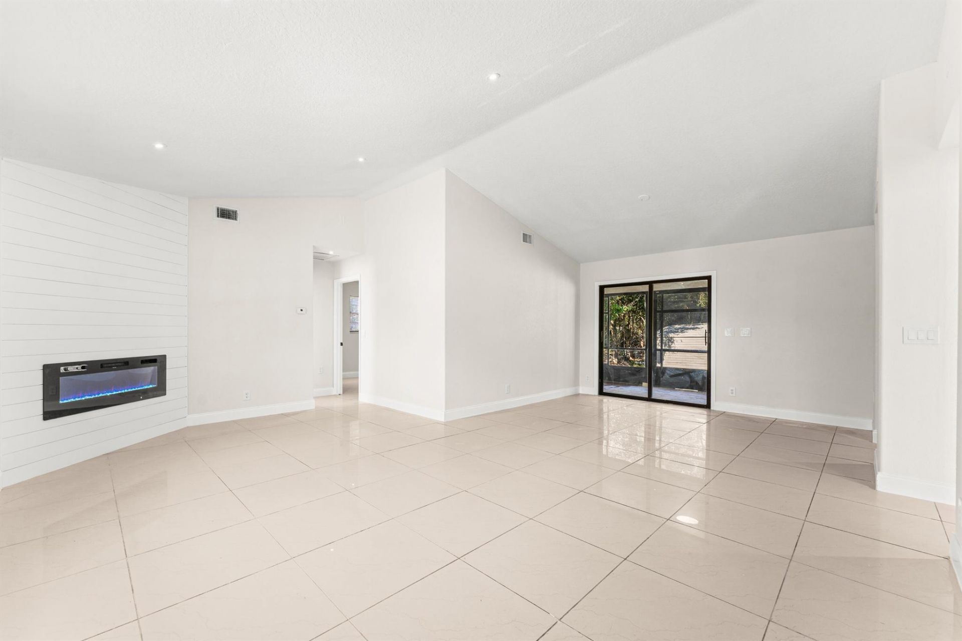 18055 W Sycamore Drive, The Acreage, FL 33470 Photo