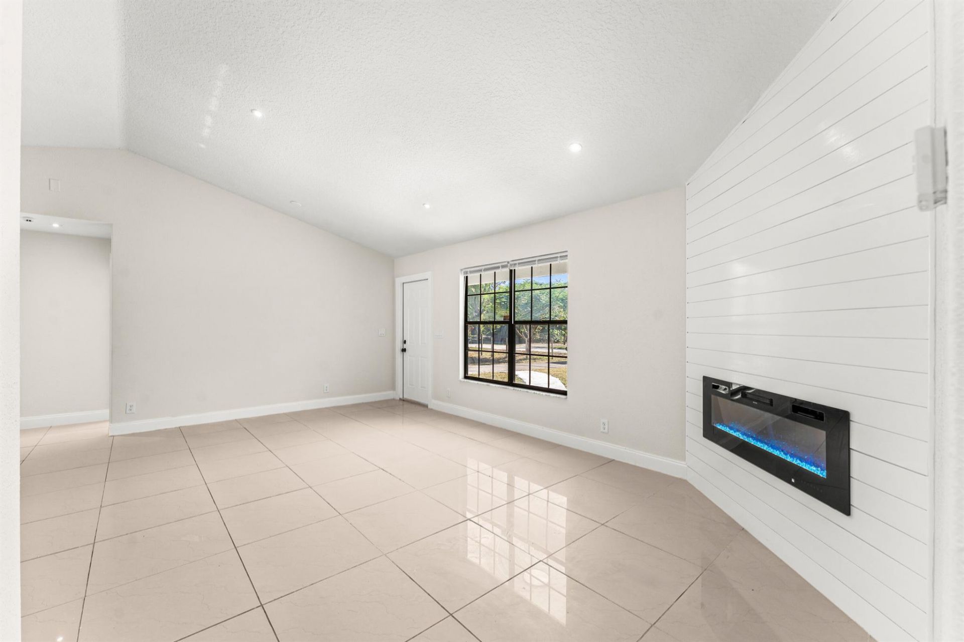 18055 W Sycamore Drive, The Acreage, FL 33470 Photo