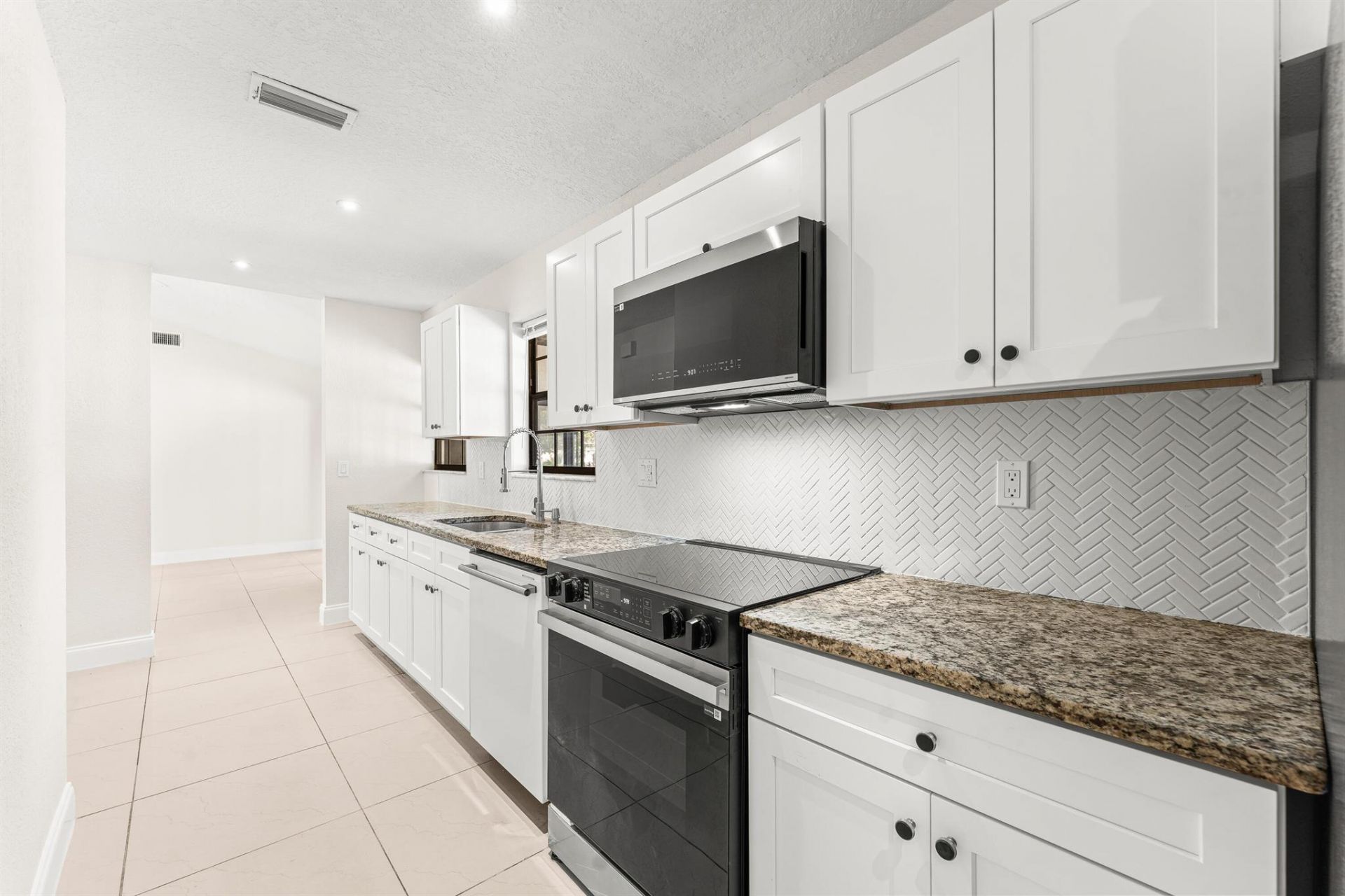 18055 W Sycamore Drive, The Acreage, FL 33470 Photo