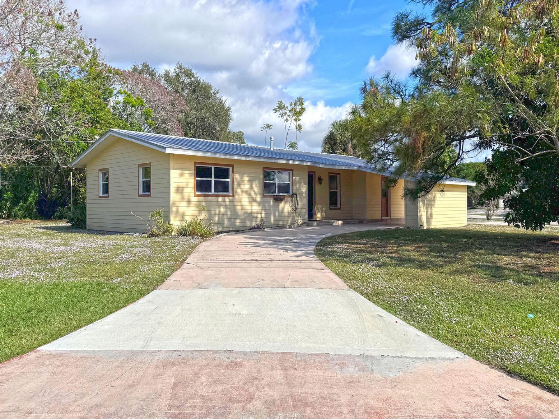 401 SE Tranquilla Avenue, Port Saint Lucie, FL 34983 Photo