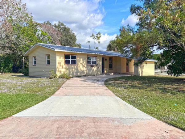 401 SE Tranquilla Avenue, Port St. Lucie, FL 34983