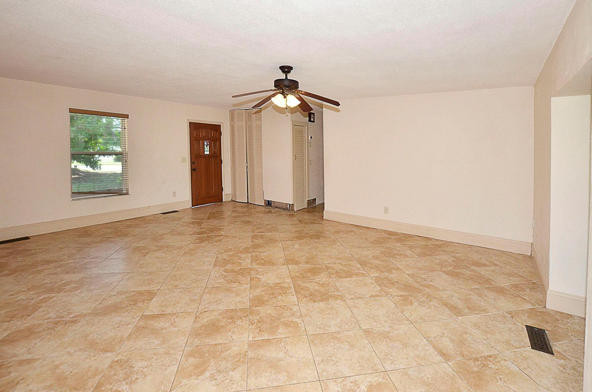 401 SE Tranquilla Avenue, Port Saint Lucie, FL 34983 Photo