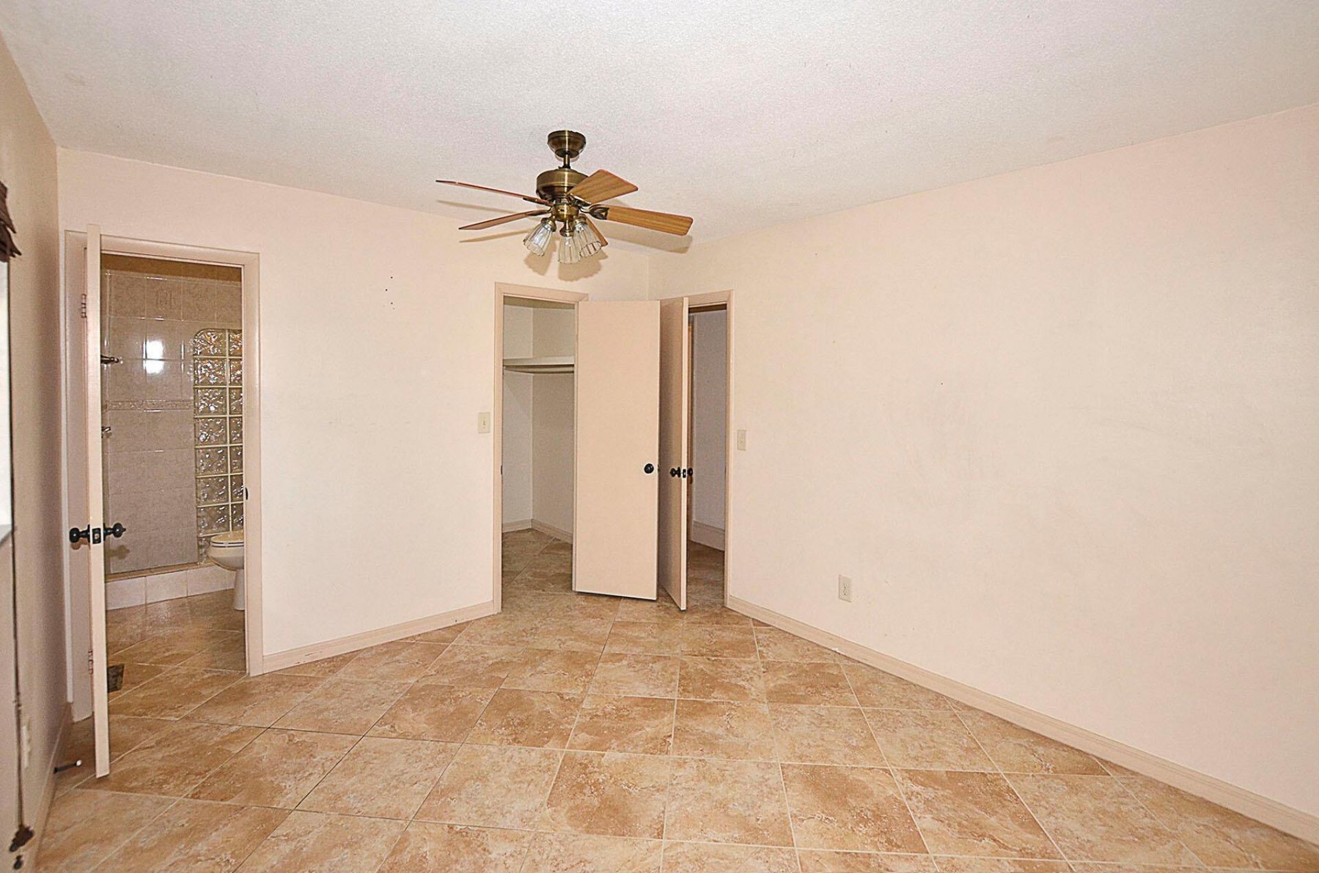 401 SE Tranquilla Avenue, Port Saint Lucie, FL 34983 Photo