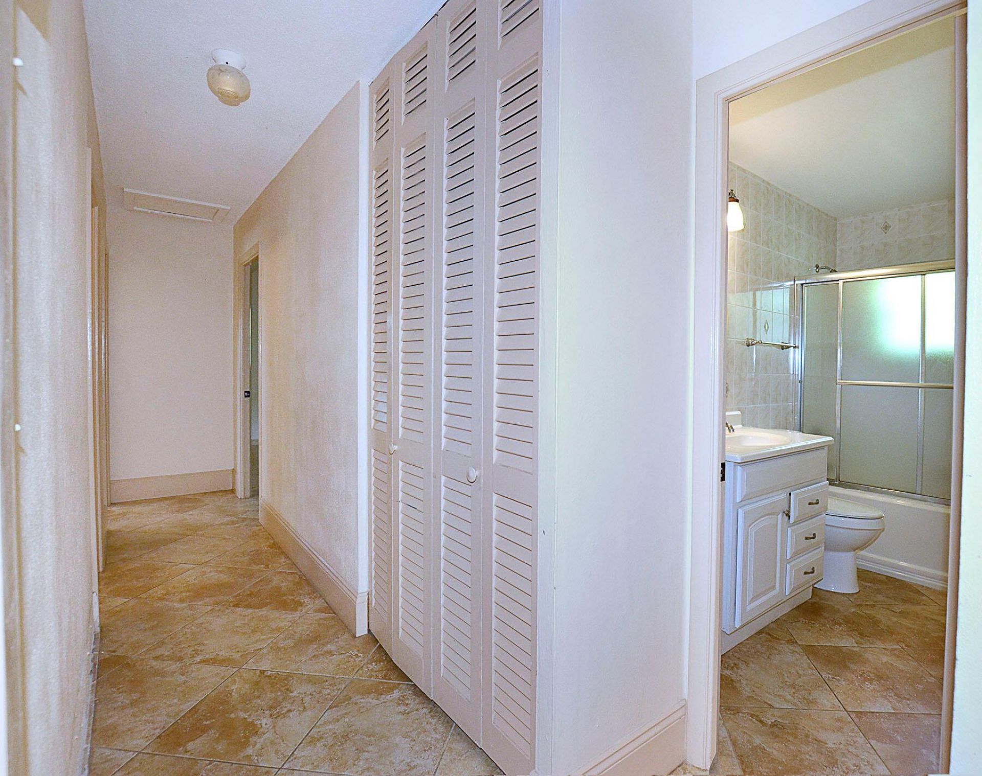 401 SE Tranquilla Avenue, Port Saint Lucie, FL 34983 Photo