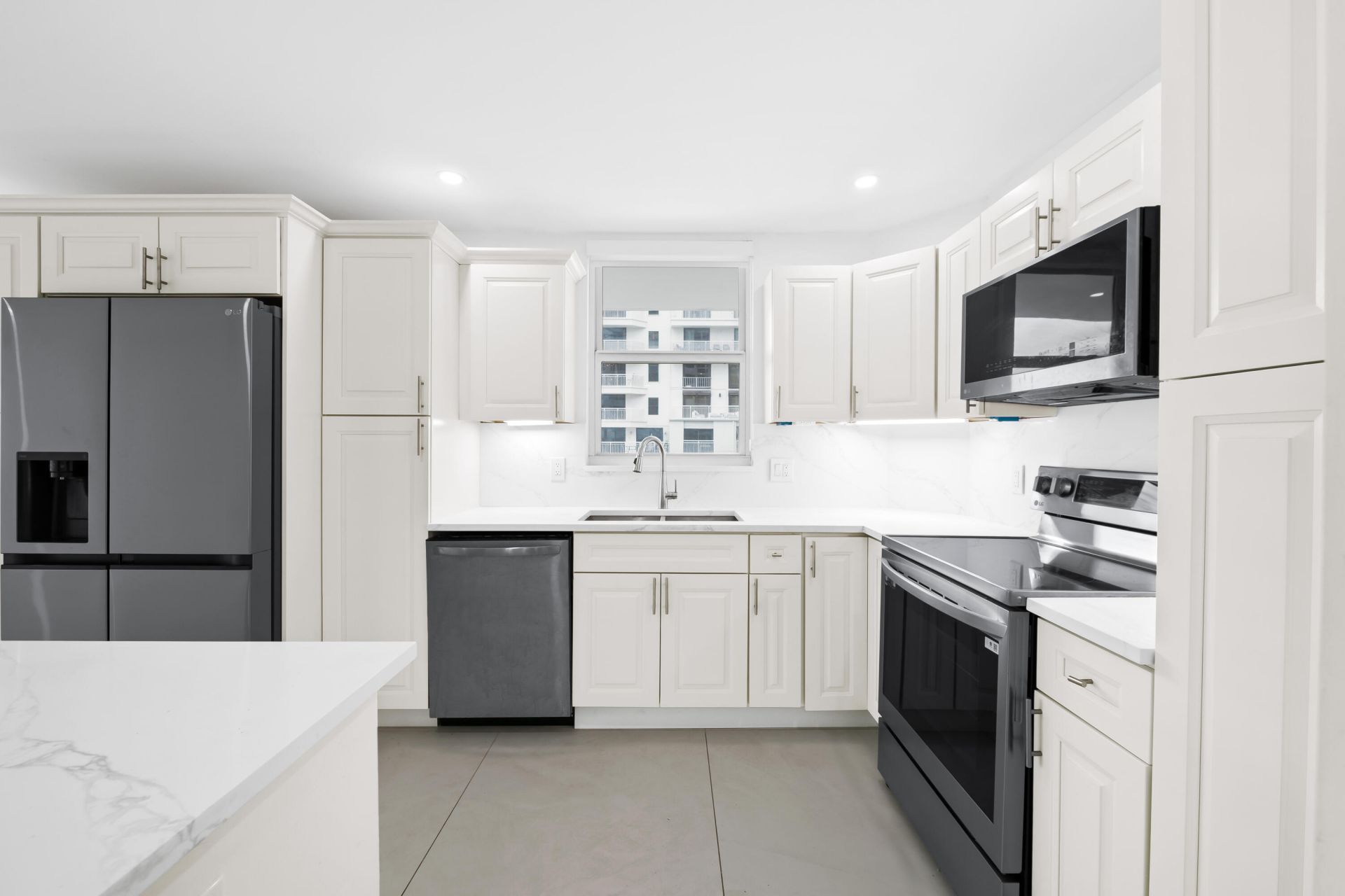 3100 NE 49th Street, Unit 204, Fort Lauderdale, FL 33308 Photo