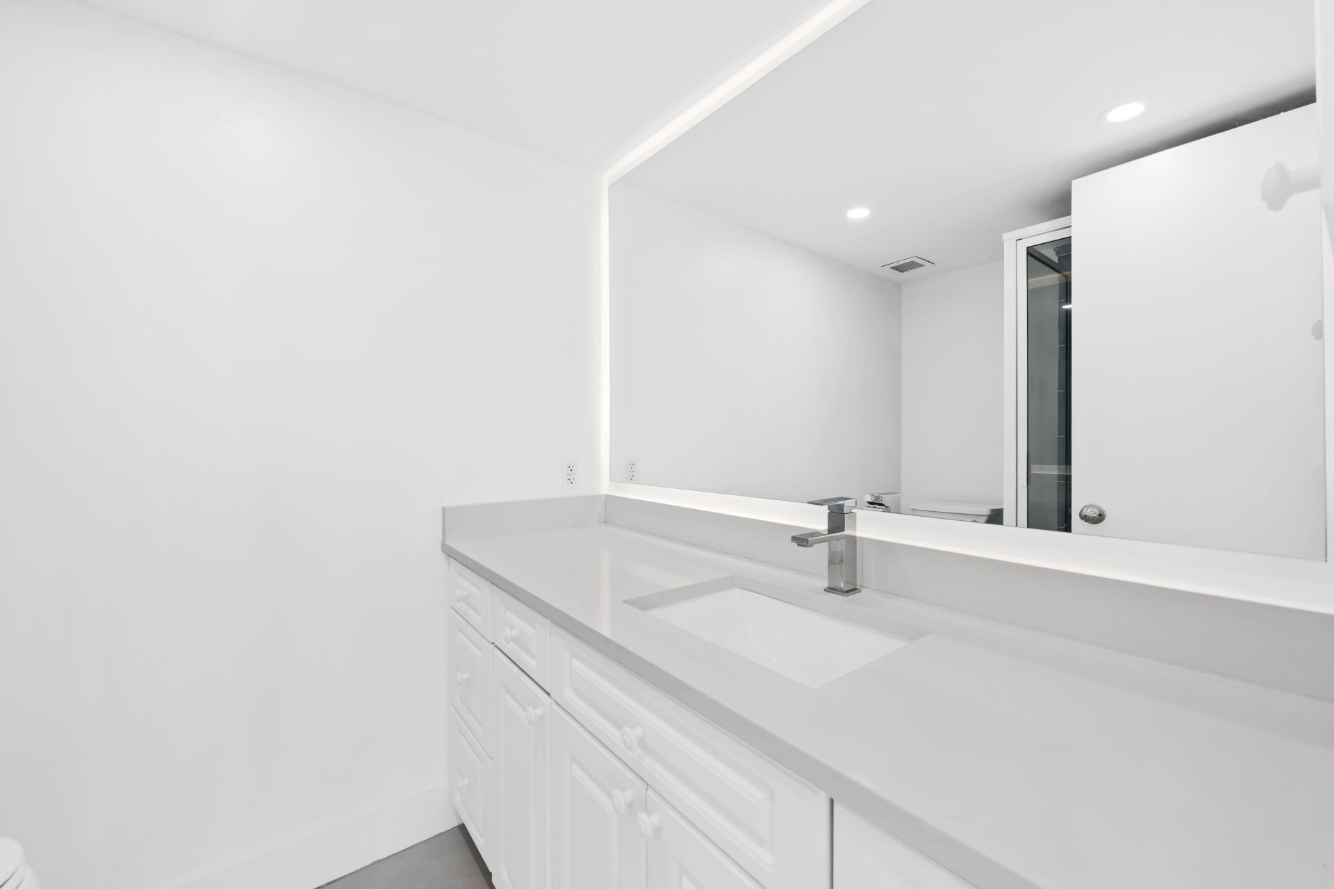 3100 NE 49th Street, Unit 204, Fort Lauderdale, FL 33308 Photo