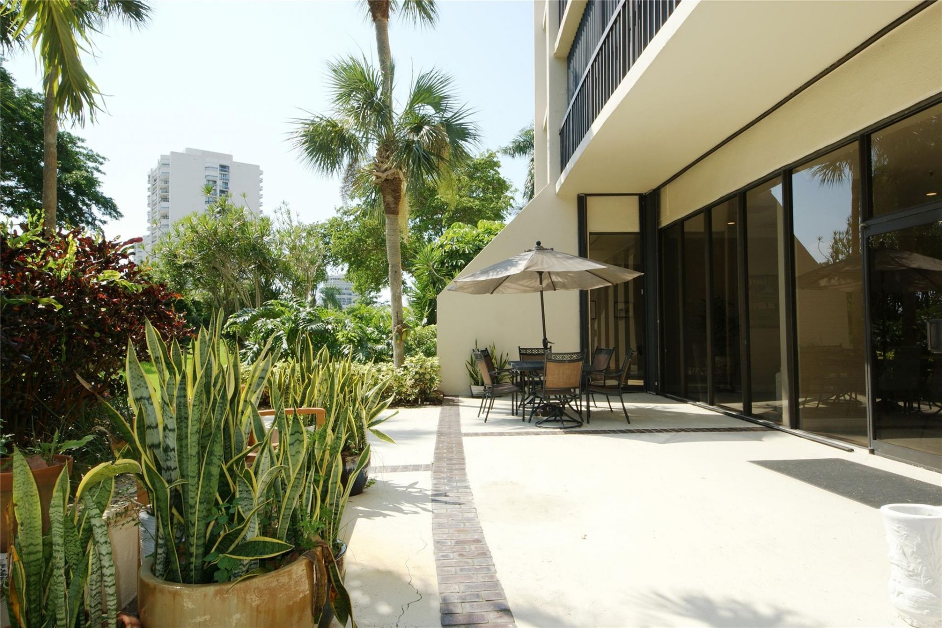 2480 Presidential Way, Unit 1004, West Palm Beach, FL 33401 Photo