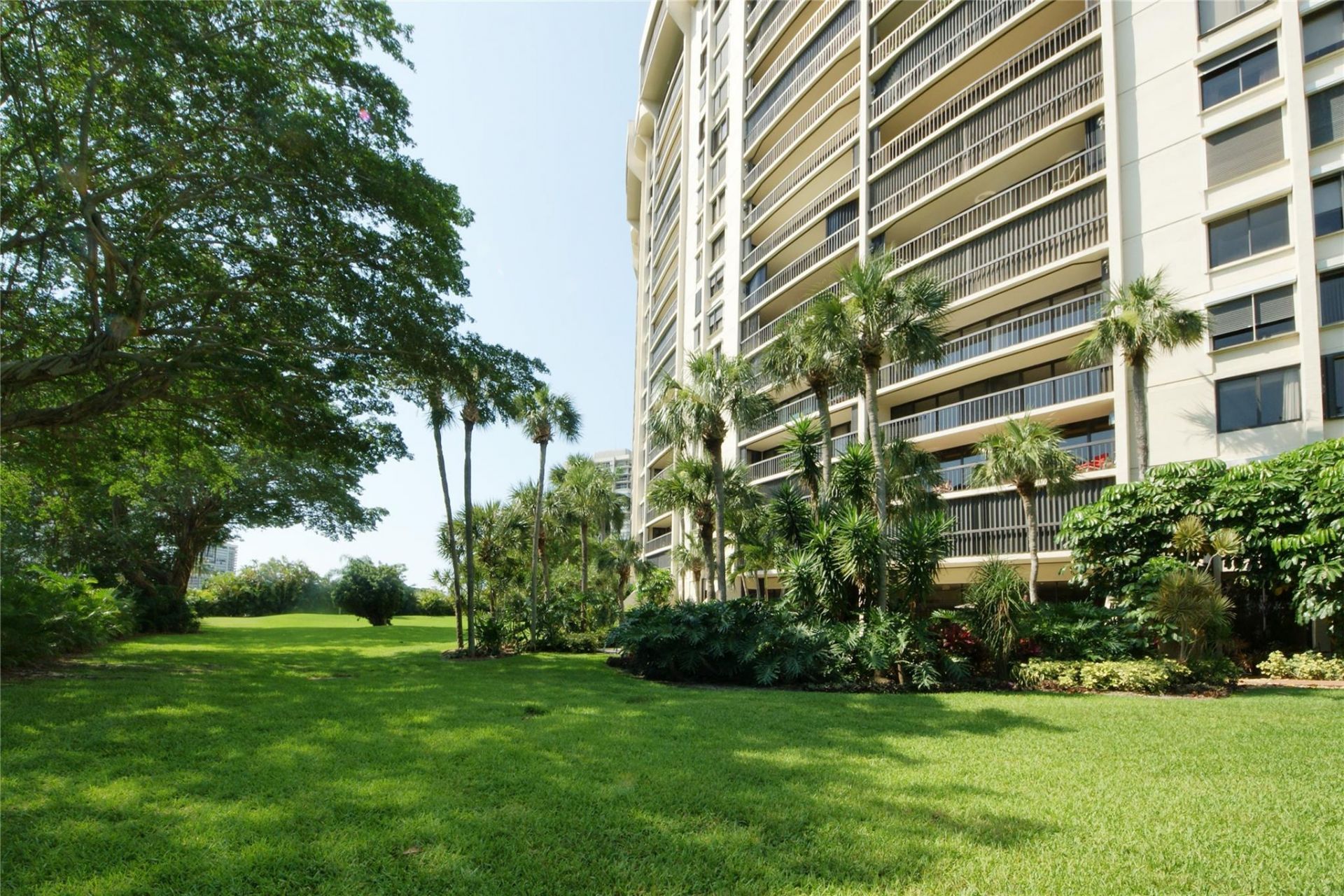 2480 Presidential Way, Unit 1004, West Palm Beach, FL 33401 Photo