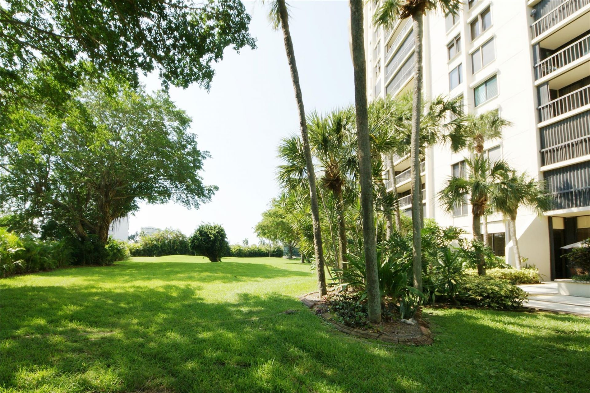 2480 Presidential Way, Unit 1004, West Palm Beach, FL 33401 Photo