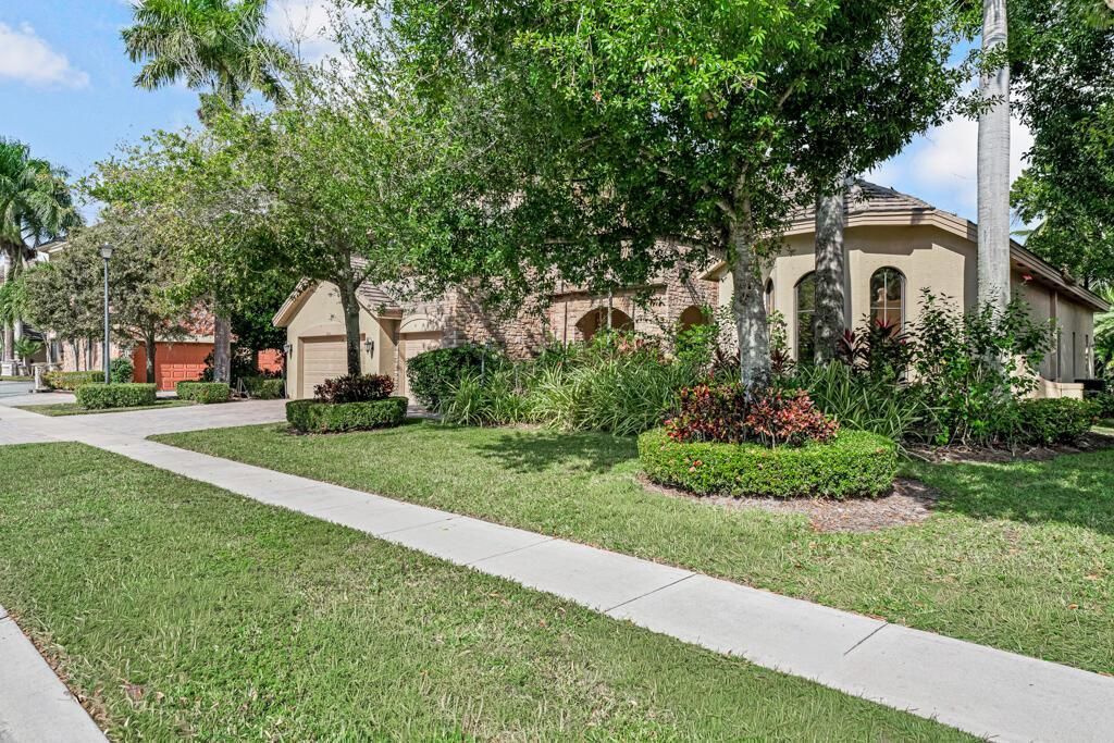 10513 Versailles Boulevard, Wellington, FL 33449 Photo