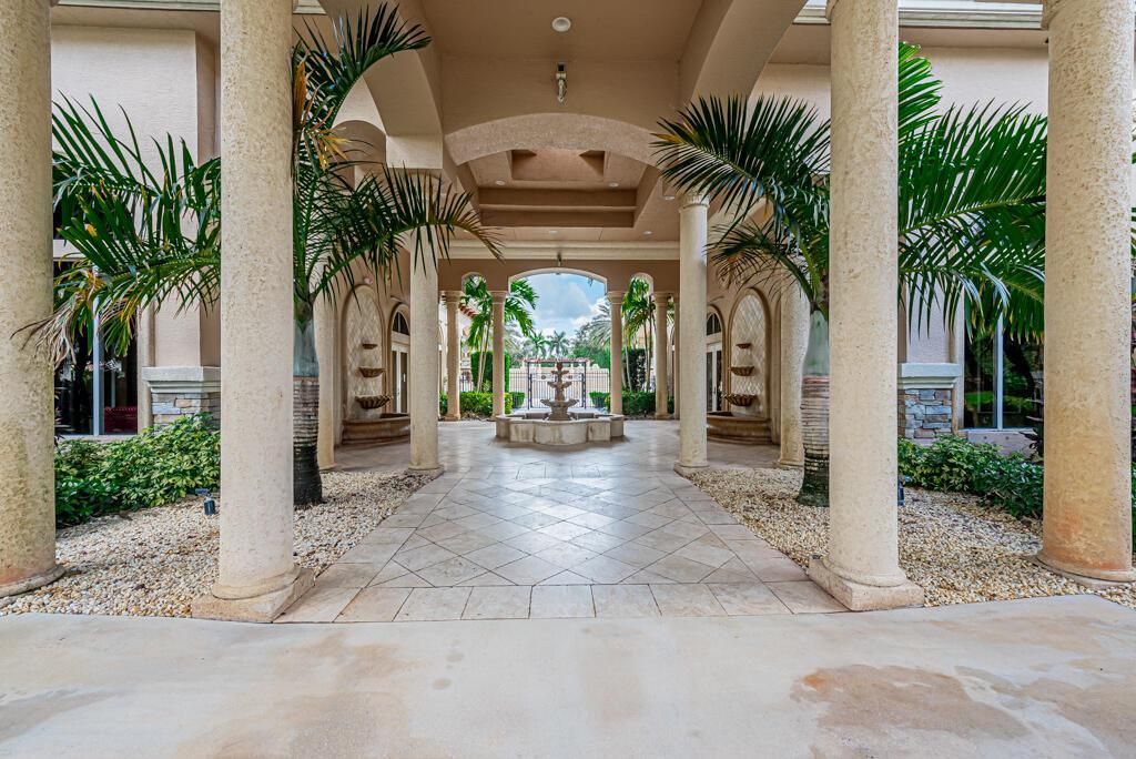 10513 Versailles Boulevard, Wellington, FL 33449 Photo