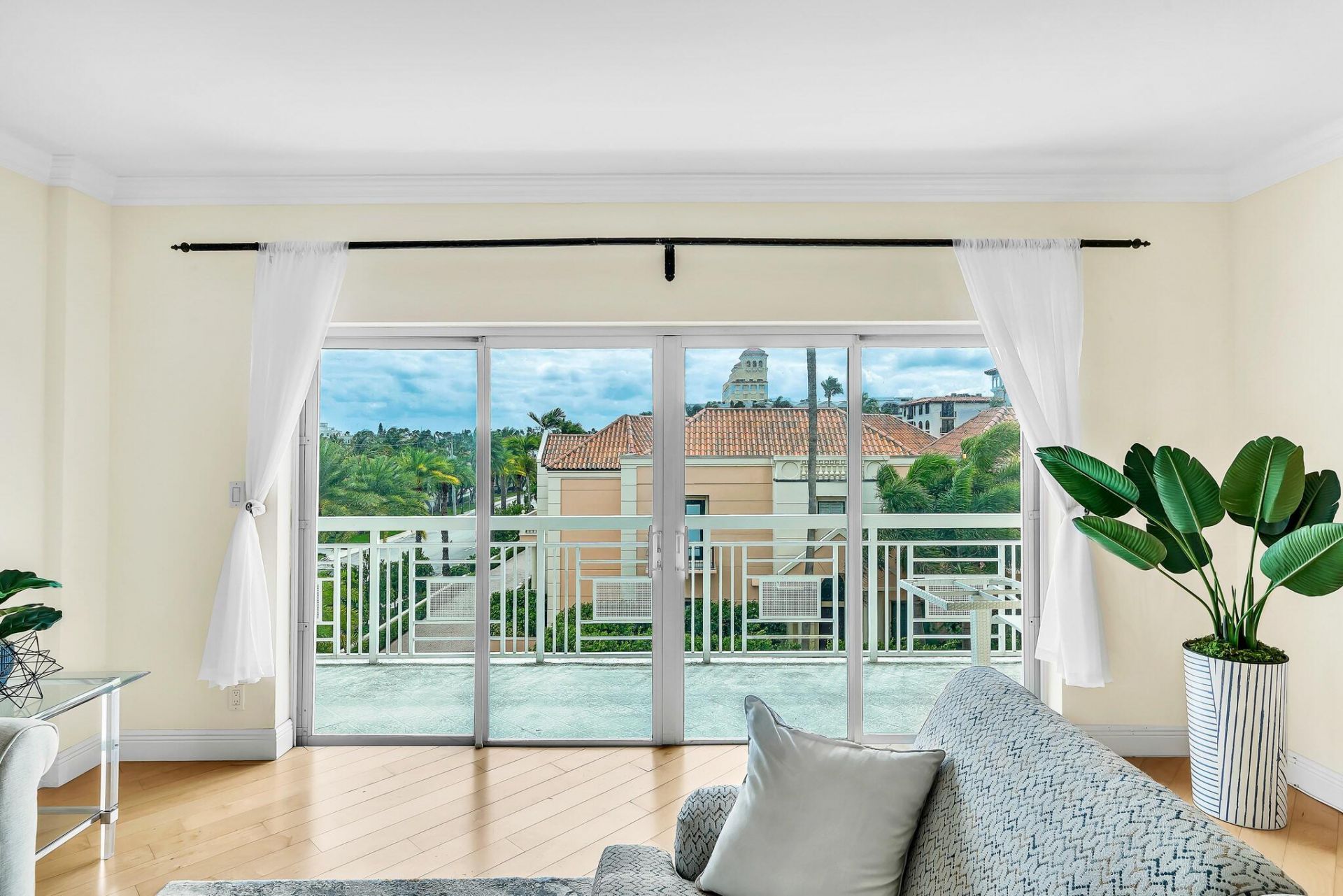 250 N Bradley Place, Unit 402, Palm Beach, FL 33480 Photo