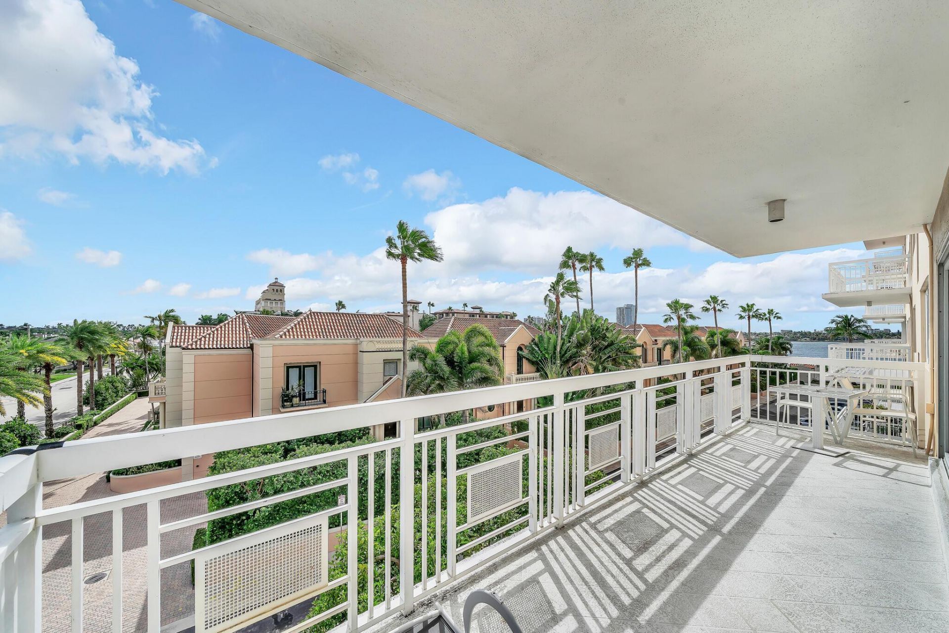 250 N Bradley Place, Unit 402, Palm Beach, FL 33480 Photo