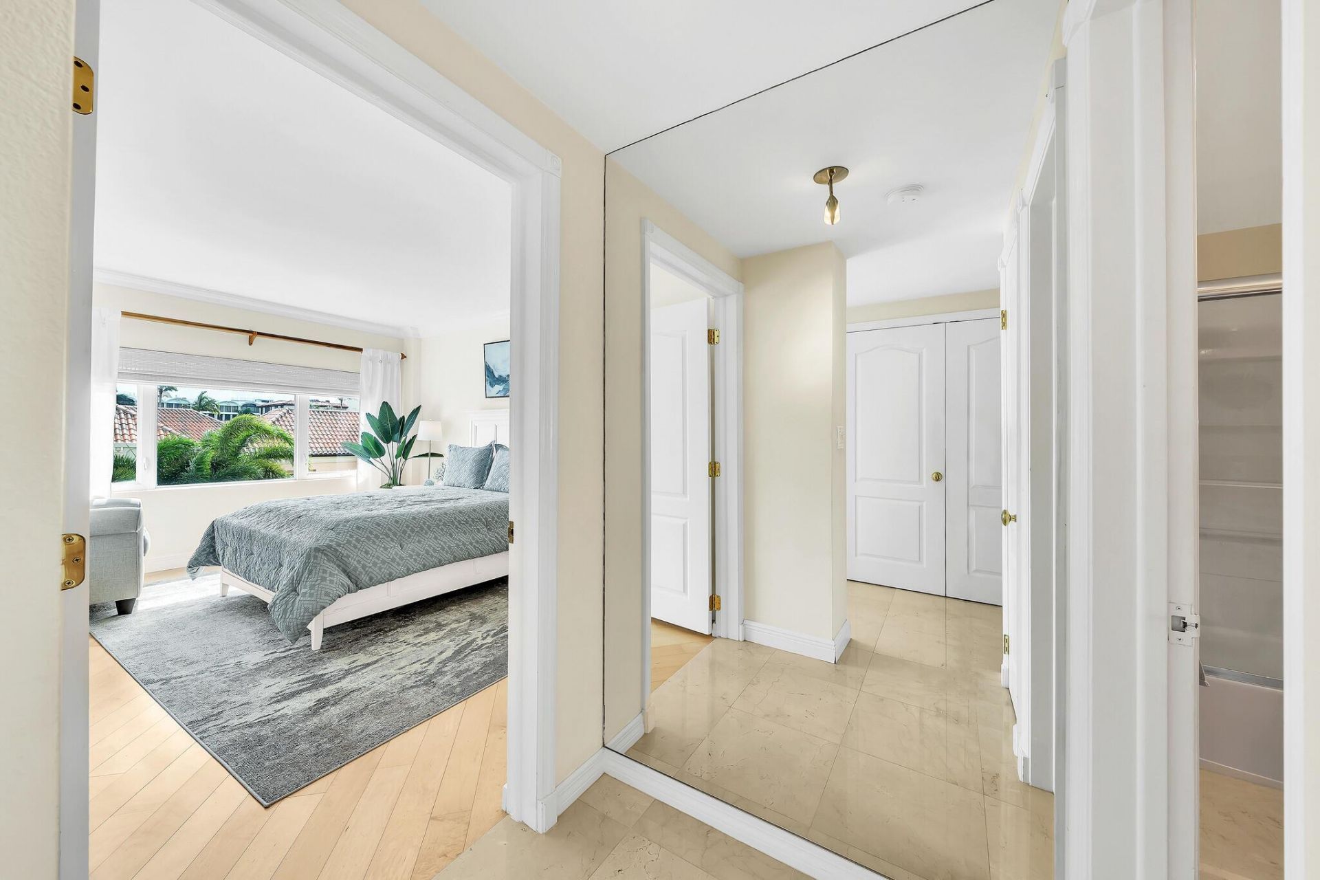 250 N Bradley Place, Unit 402, Palm Beach, FL 33480 Photo