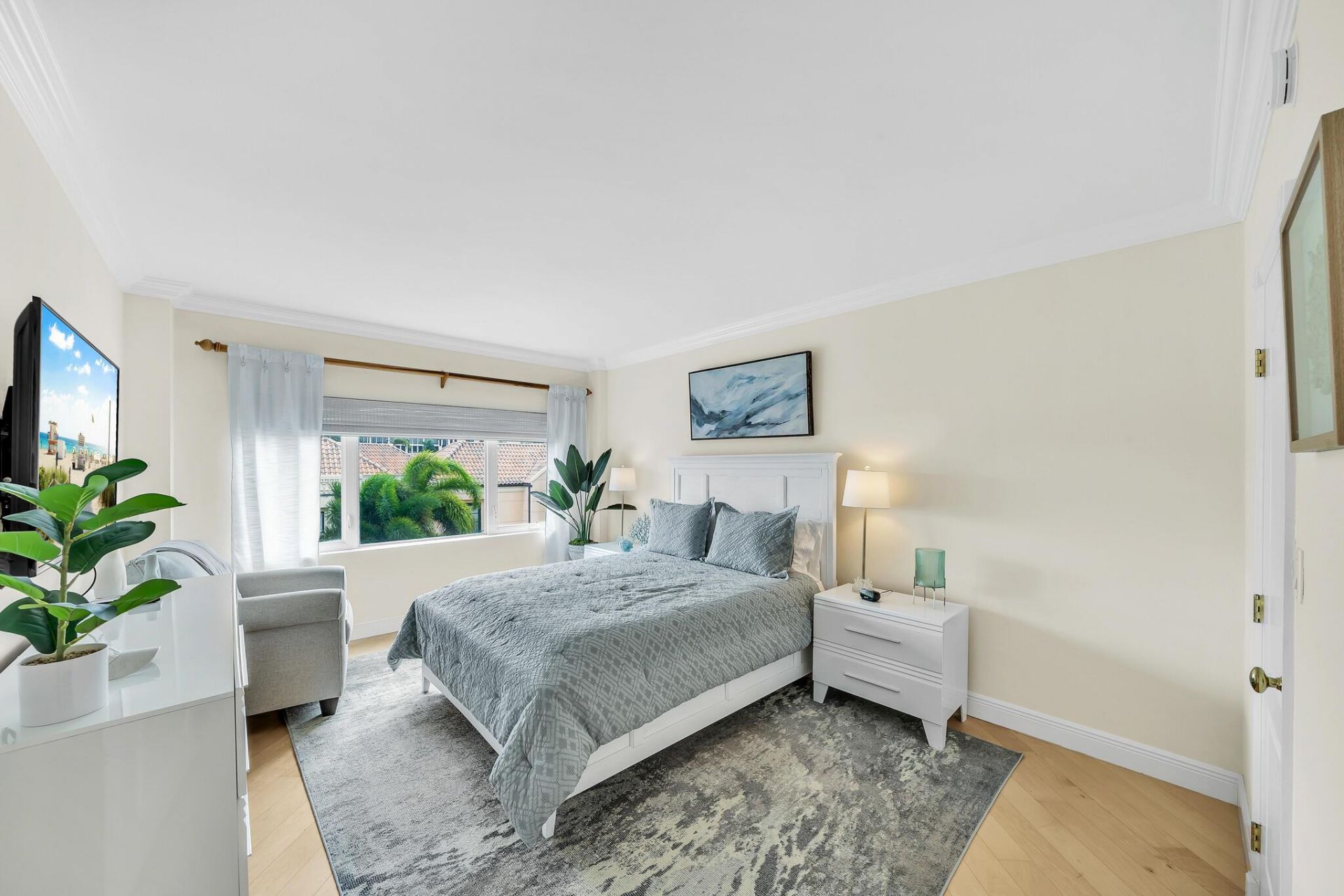 250 N Bradley Place, Unit 402, Palm Beach, FL 33480 Photo