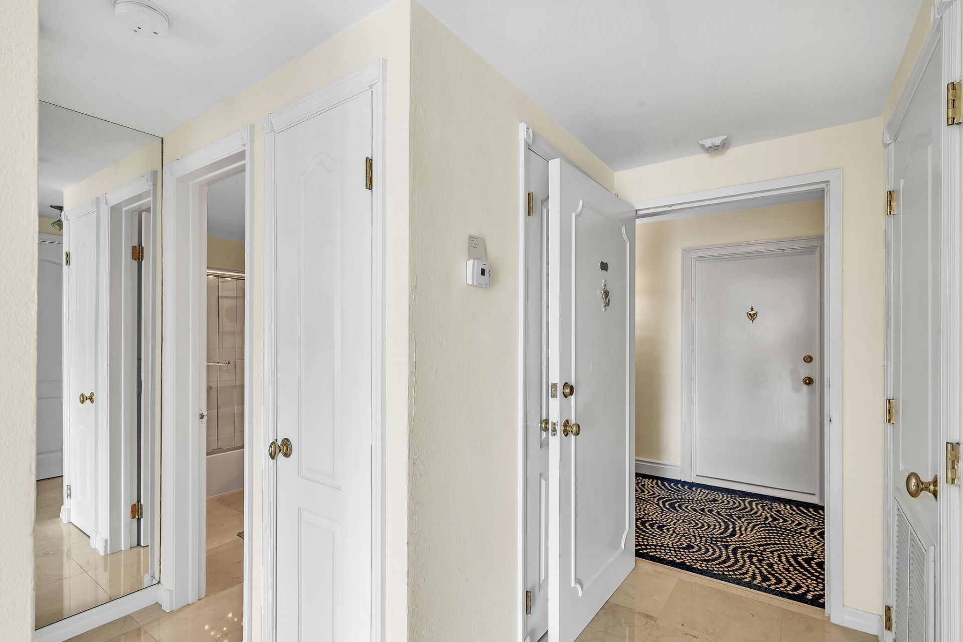 250 N Bradley Place, Unit 402, Palm Beach, FL 33480 Photo