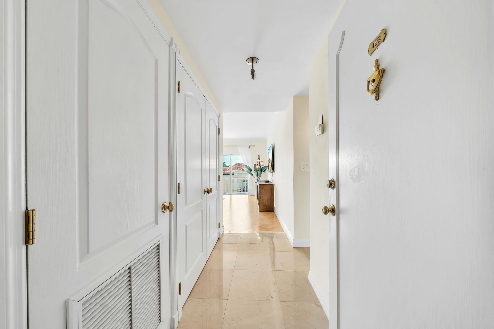 250 N Bradley Place, Unit 402, Palm Beach, FL 33480 Photo