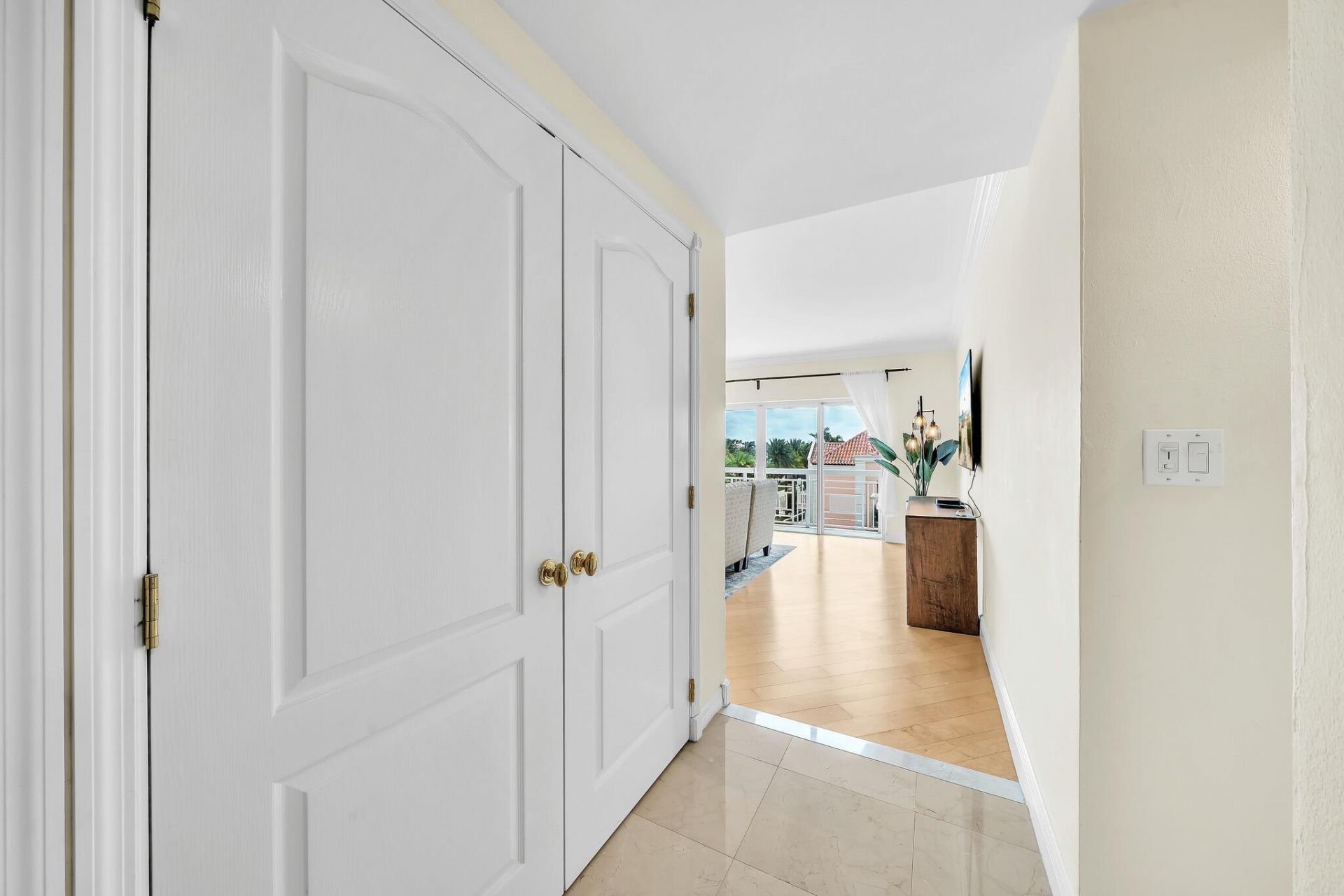 250 N Bradley Place, Unit 402, Palm Beach, FL 33480 Photo