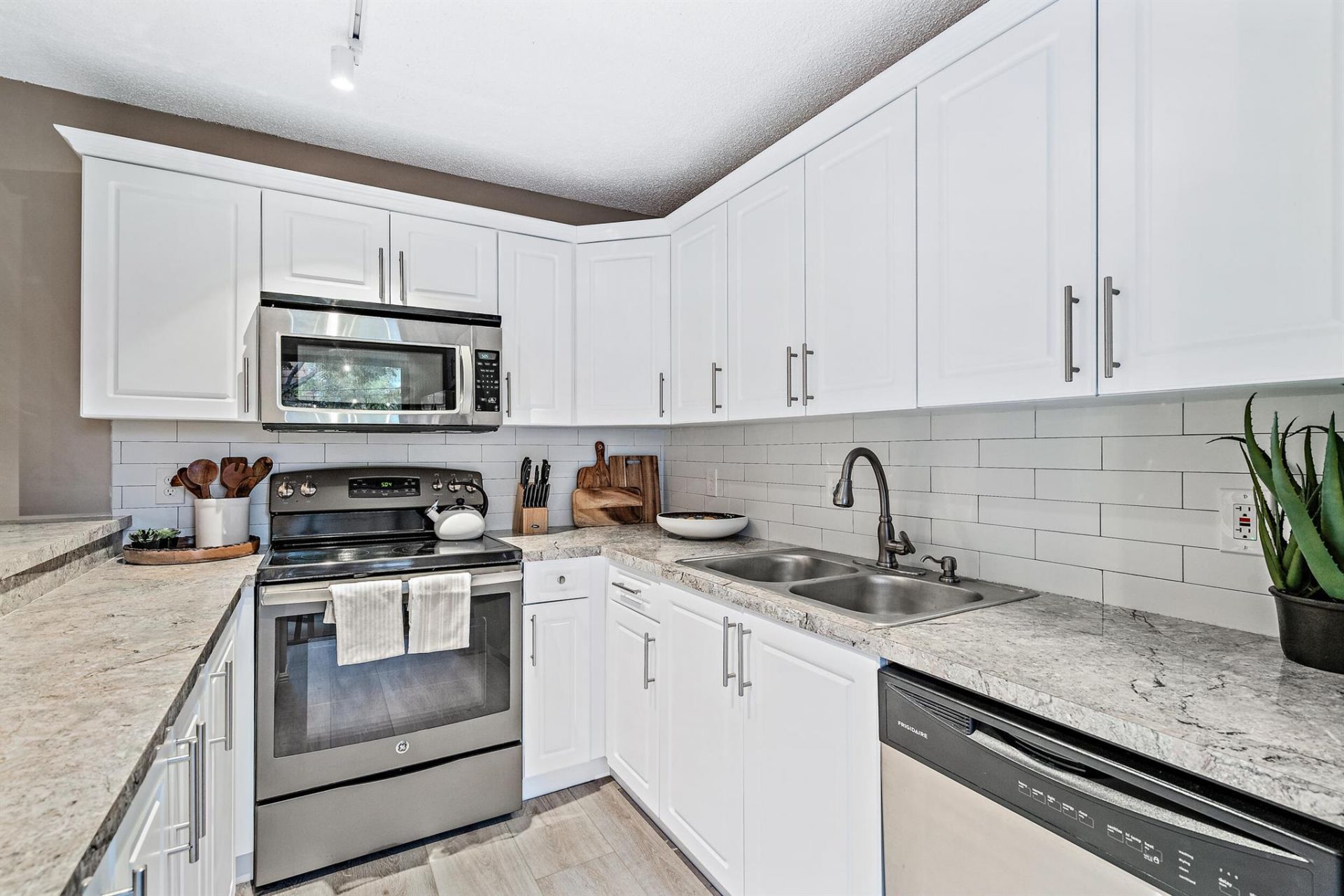 825 Center Street, Unit 12d, Jupiter, FL 33458 Photo