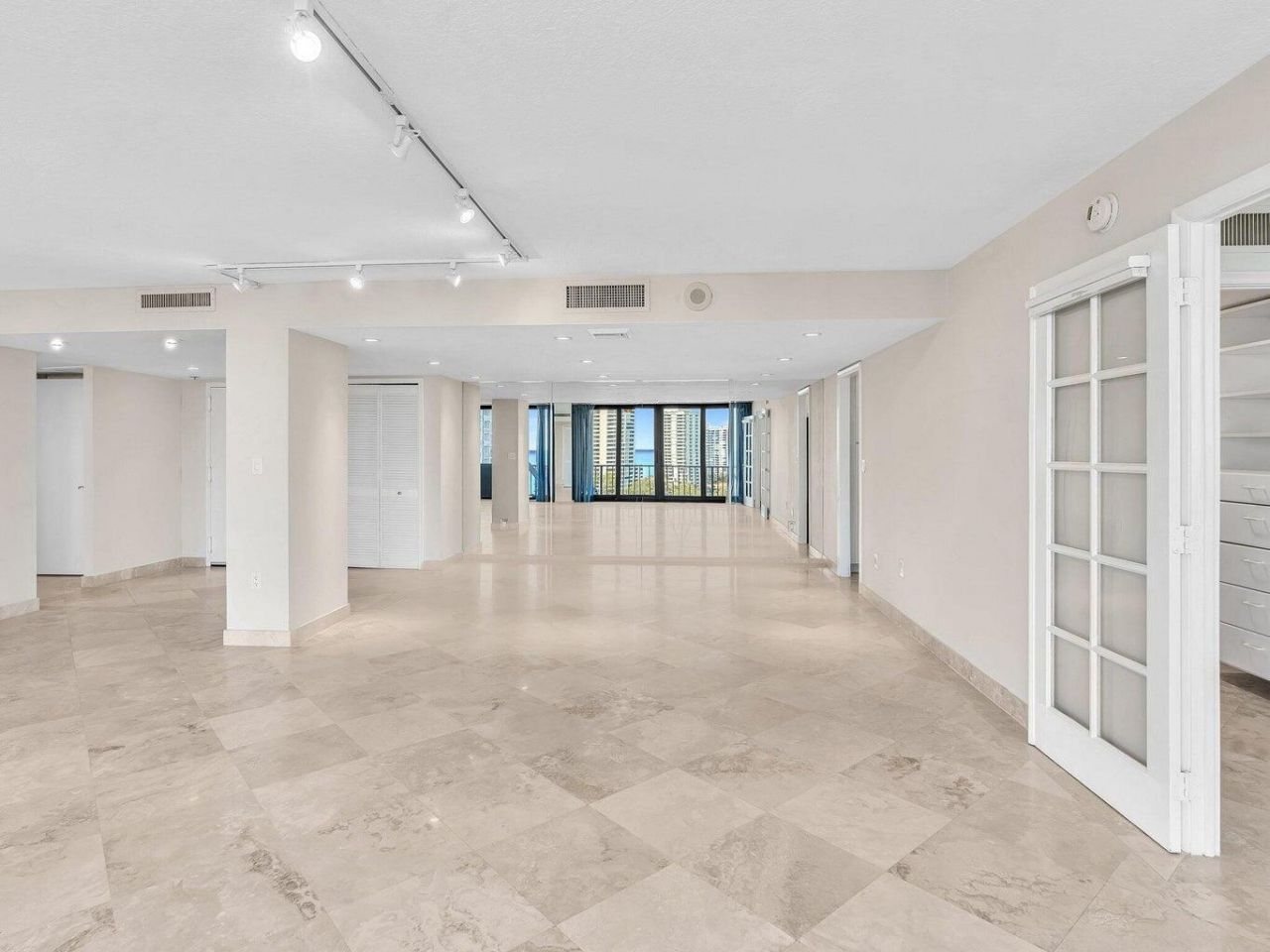 4200 N Ocean Drive, Unit 2-1605, Singer Island, FL 33404 Photo