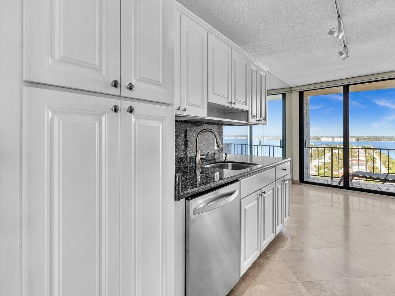 4200 N Ocean Drive, Unit 2-1605, Singer Island, FL 33404 Photo