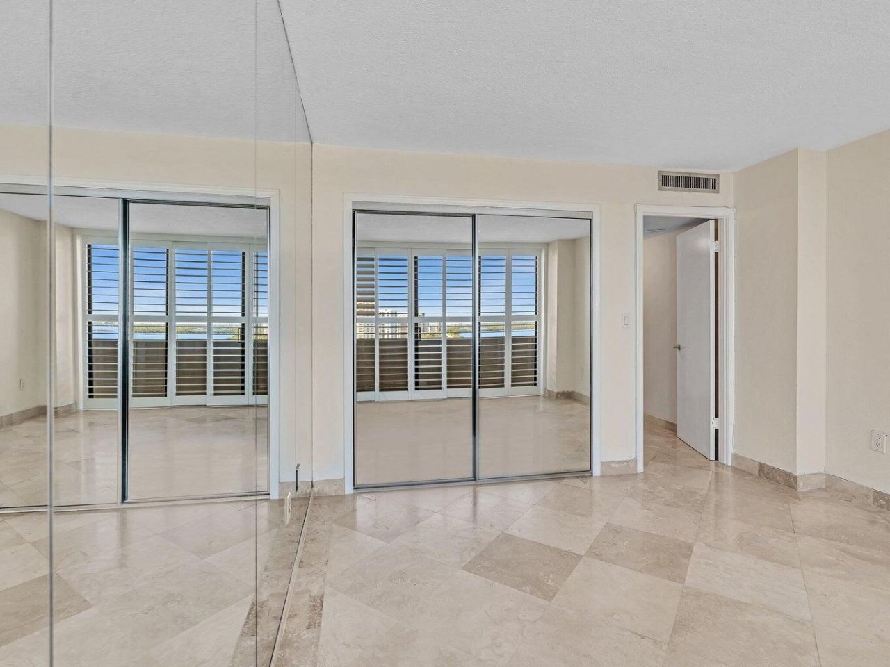 4200 N Ocean Drive, Unit 2-1605, Singer Island, FL 33404 Photo