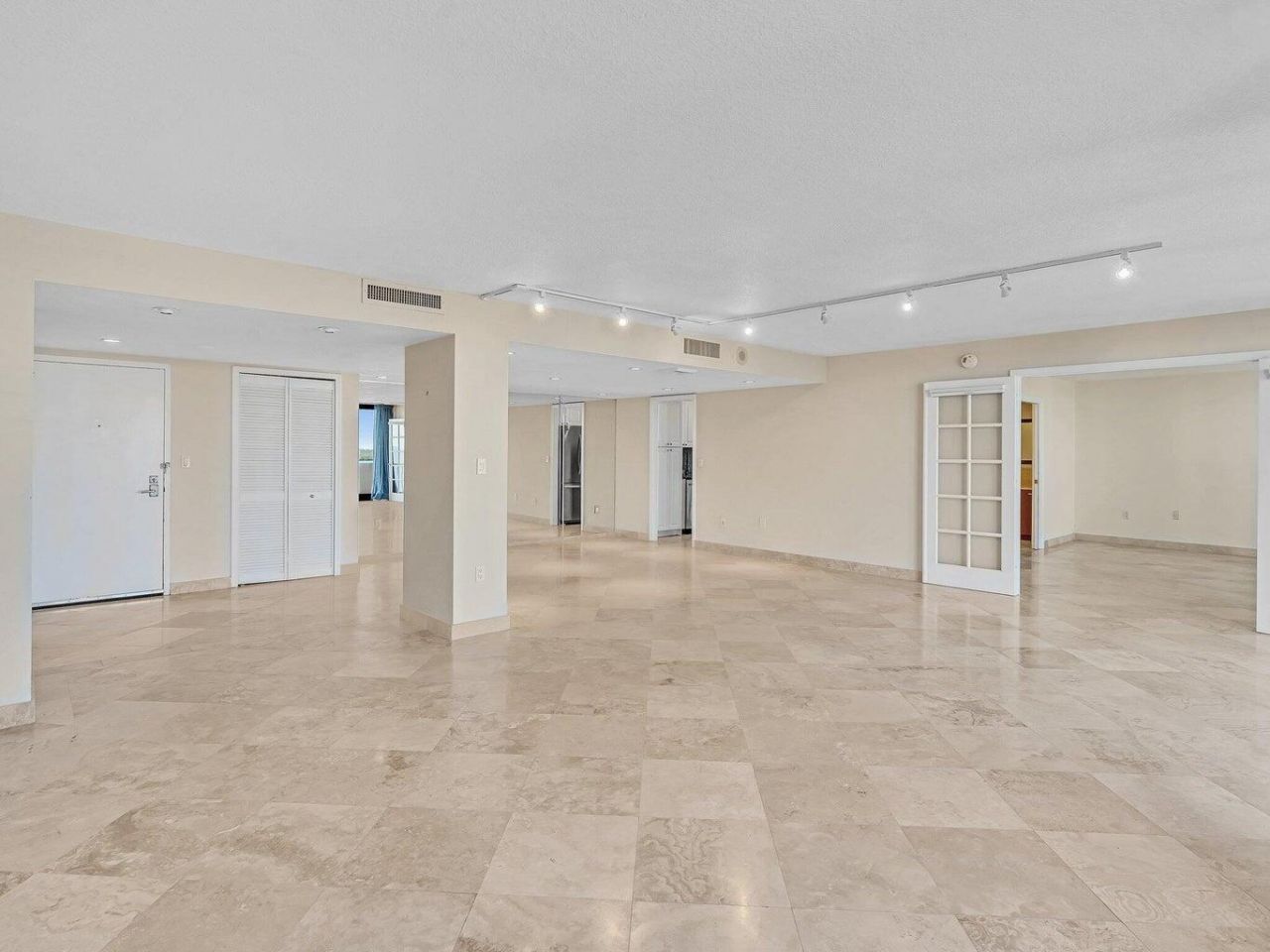 4200 N Ocean Drive, Unit 2-1605, Singer Island, FL 33404 Photo