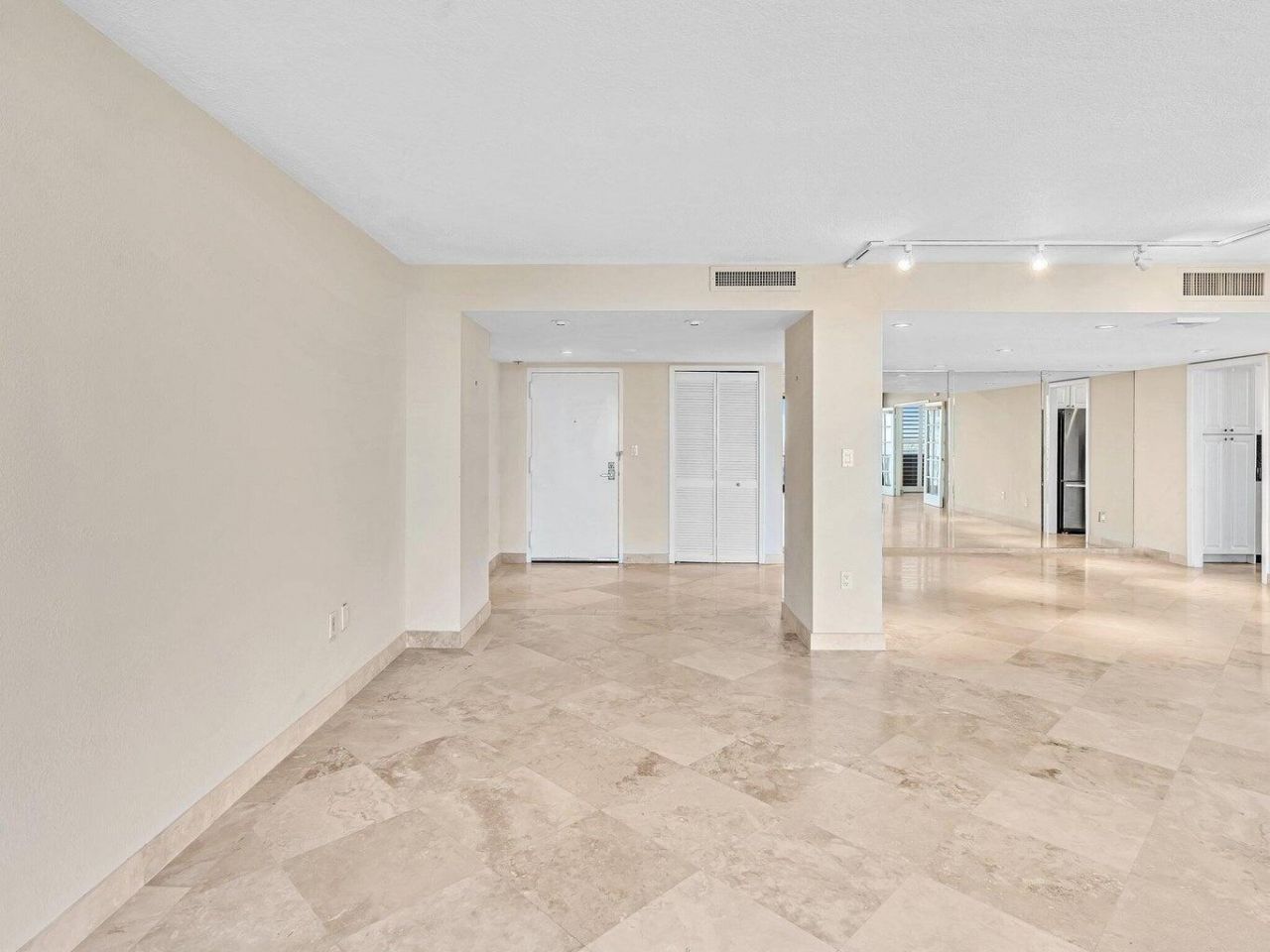 4200 N Ocean Drive, Unit 2-1605, Singer Island, FL 33404 Photo
